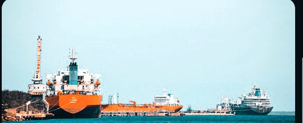 US Eases Cuba Sanctions, Allowing Conditional Venezuelan Oil Imports for Private Sector