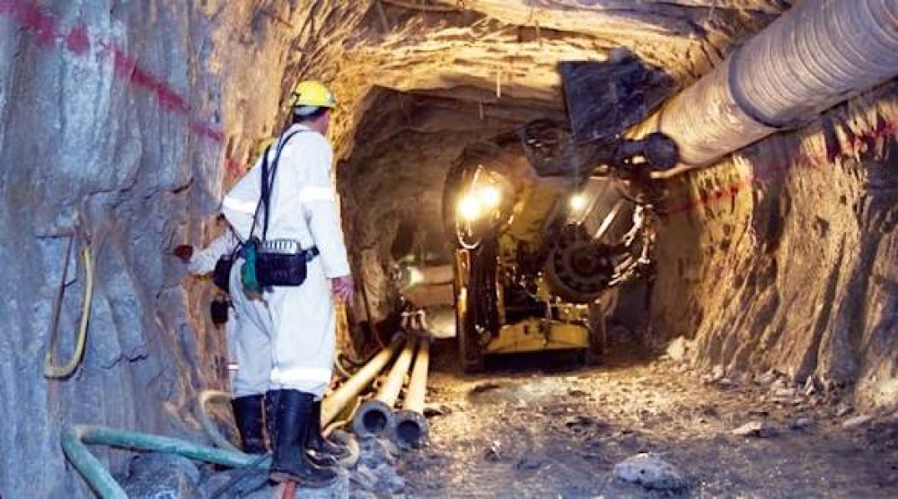 Report Challenges Assumption That Weaker Regulation Speeds Up Mining Projects